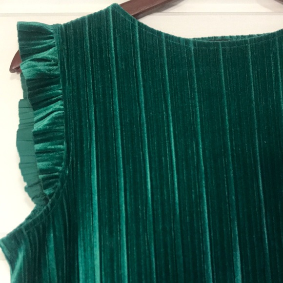 Green suede top - Picture 2 of 7